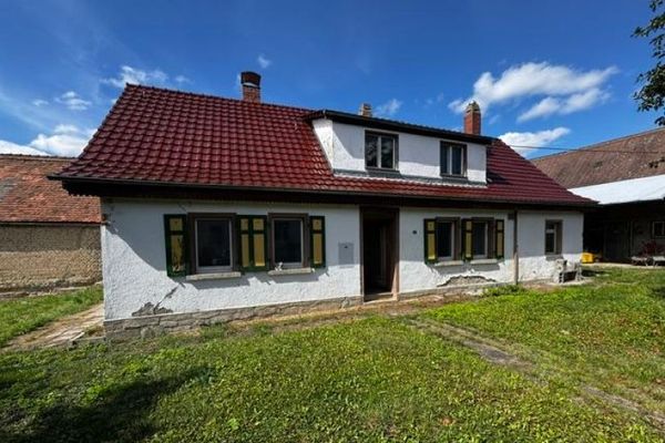 Quiet and Sunny Building Plot with Detached House, Barn and Large Garden in Oberweimar!