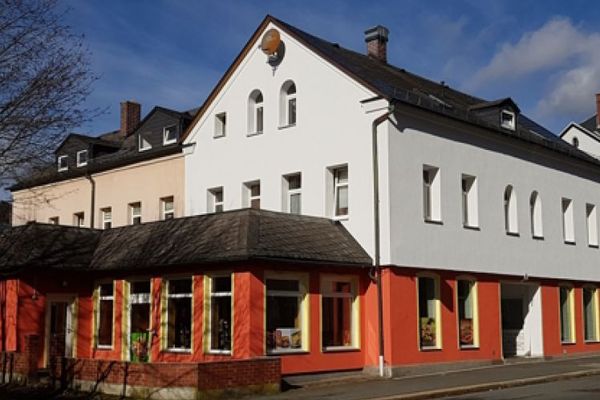 Edificio residenziale e commerciale a Klingenthal nell’Erzgebirge/Vogtland