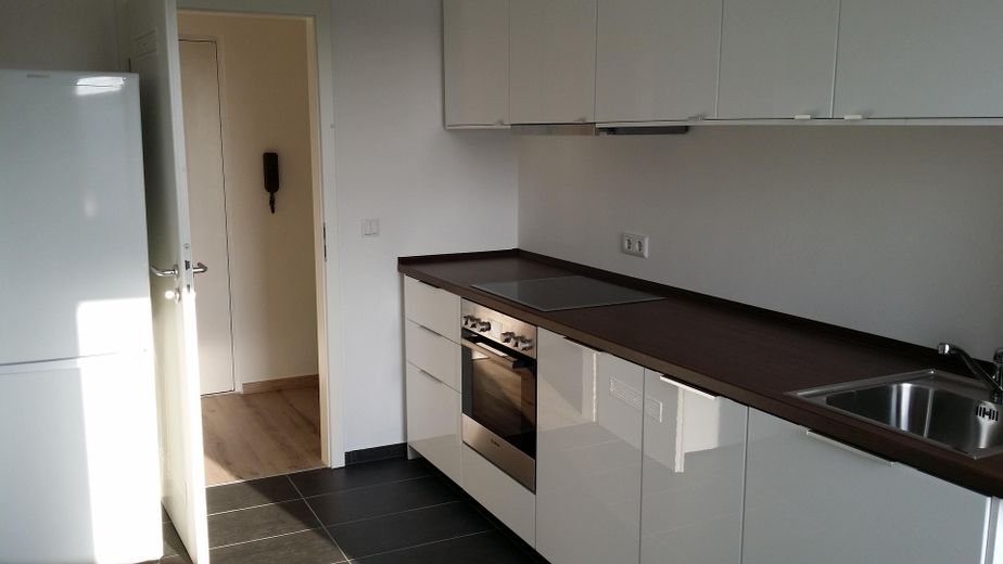 Appartamento di 1 locale completamente ristrutturato con cucina abitabile aspetta il nuovo proprietario! – Küche2