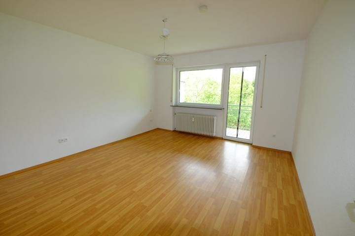 Zimmer mit Zugang Balkon