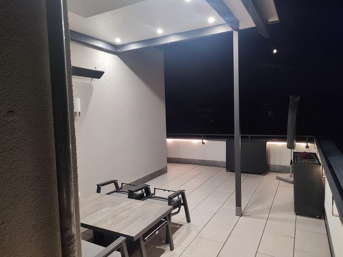 Terrasse mit Beleuchtung