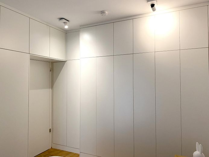 Townhouse-Wohnung Neckarstadt-Ost / Terrasse und Gartennutzung / 2 Balkone / Perfekt für Familien – Einbauschrank Schlafzimmer 