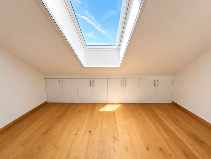 Neuwertiges Reihenendhaus mit modernem Wohnkomfort – Dachgeschoss West