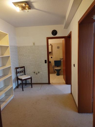 Großzügiges Reihenmittelhaus mit 222m² in Muffendorf, Einliegerwohnung und sonnigem Atriumgarten – Flur/Bad Einliegerwohnung