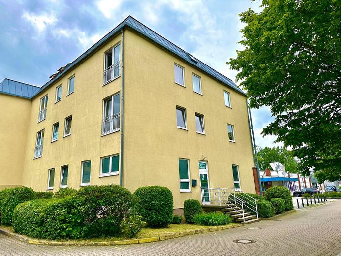 Jasne 2-pokojowe mieszkanie z windą, parkingiem podziemnym i widokiem na park – Seitenansicht