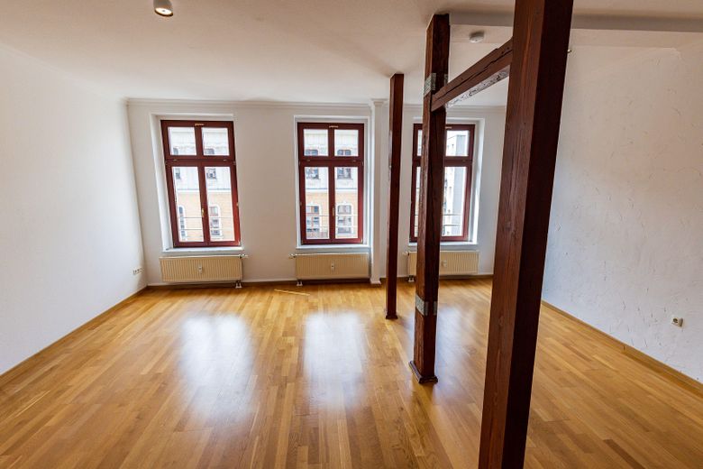Listed monument-protected maisonette · 137m²· 70 m² roof terrace · elevator · vacant · Leipzig Zentrum-Nord – Wohnzimmer