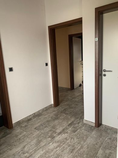 Nachmieter Gesucht ab 1. September 2026 – Eingang Wohnzimmer