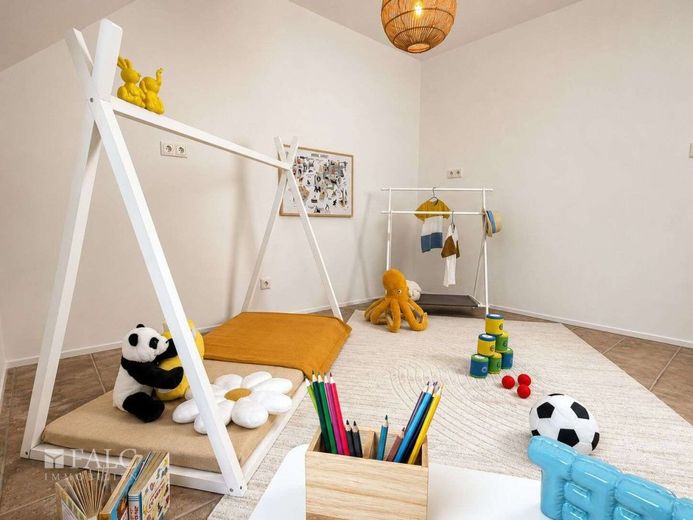 Familienidylle mit Perspektive: Einfamilienhaus mit Potenzial zum Zweifamilienhaus! – Kinderzimmer II