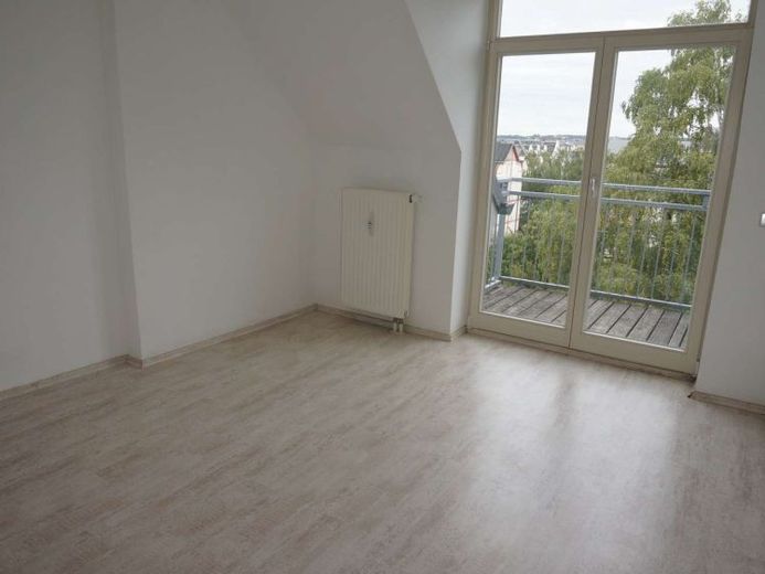 Dachgeschoss inkl. EBK !!! Balkon - Bad mit Dusche !! – Foto 1