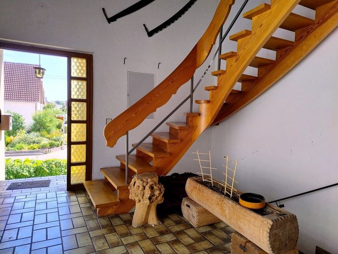 Großzügiger Wohntraum mit Potenzial: 7 Zimmer und unverbaubare Sicht in Wörth-Schaidt! – Eingang