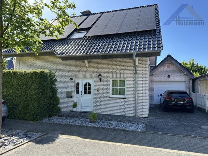 Zweifamilienhaus, derzeit genutzt als Einfamilienhaus in Bielefeld-Ubbedissen - Holzmann Immobilien – Foto 1