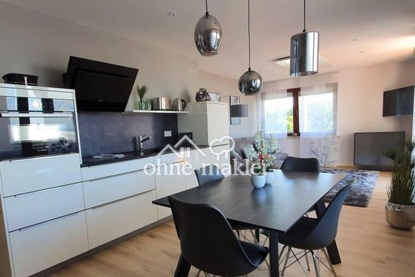 Appartement d’affaires de 2 pièces avec grand balcon – connecté, meublé et flexible 💼🌅
