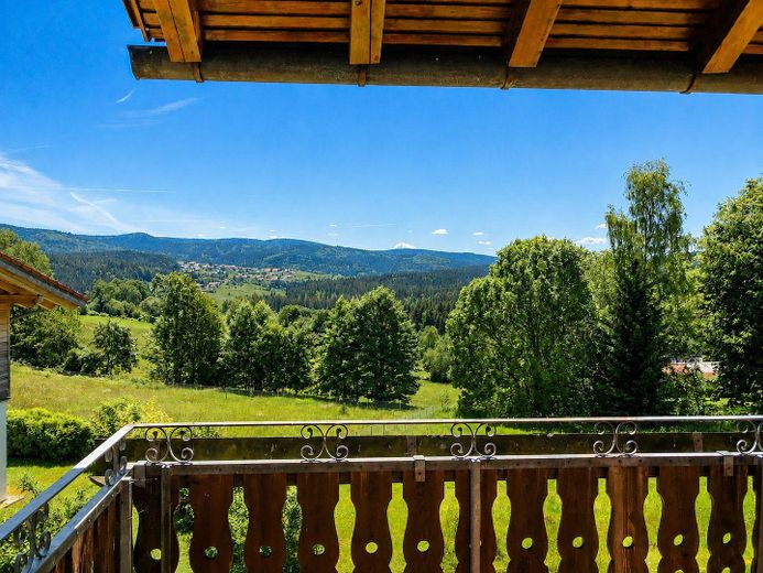 Helle 3-Zimmer-Wohnung mit Balkon und Bergblick – Foto 1
