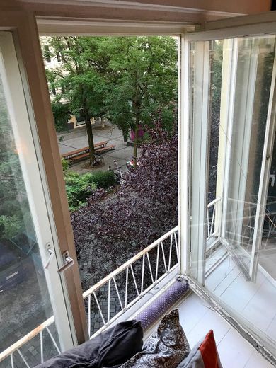 Wohnung mit Charm zentral in Berlin 2. Obergeschoss sofort verfügbar – Fenster Ausblick kl.Park 