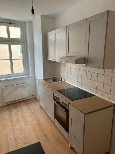 Großzügige 2,5-Raum-Wohnung mit Einbauküche – Küche