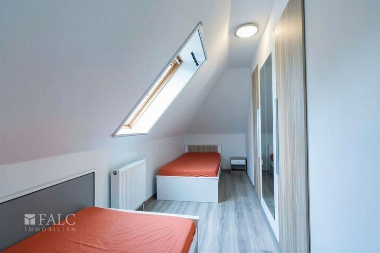 Provisionsfrei: modernisiertes Einfamilienhaus mit Pool und Sauna – Kinderzimmer