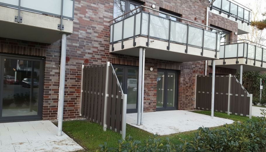 Appartement en copropriété haut de gamme de 2 pièces avec terrasse et place de parking en sous-sol – Aussicht ins Grüne