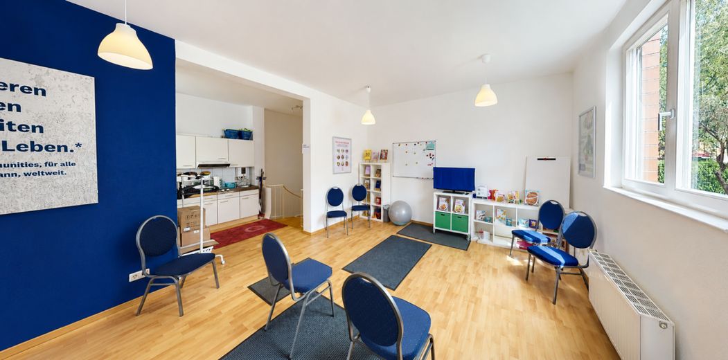 Loftartige Gewerbe-/Wohneinheit mit Schaufenster &amp; Keller - barrierefrei, ruhig &amp; citynah bei Berlin – Hauptraum Bild3