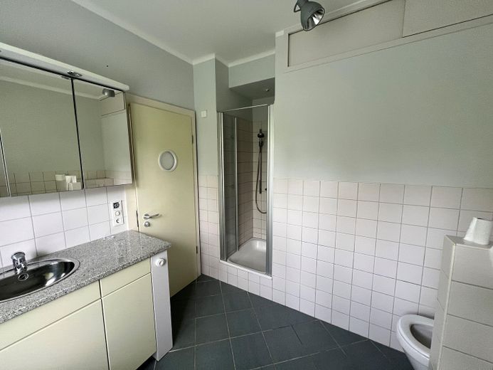 PROVISIONSFREI: Charmantes EFH in zentraler, ruhiger Anliegerstraße – Blick zur Tür