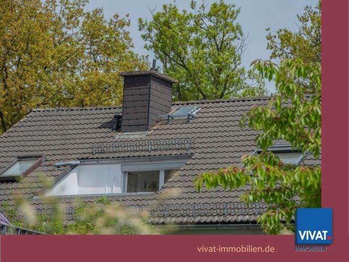 Süße 2,5-Zimmer-DG-Wohnung mit EBK, Loggia & Carport-Stellplatz. Bezugs- und käuferprovisionsfrei! – Foto 1