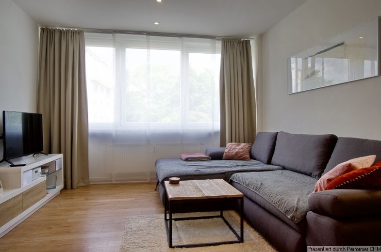 Furnished one-bedroomed apartment near the Medienhafen, state parliament and Rheinturm, with optional underground parking space – e0aff2cbc7444a5b37980161a888545c73d7df3c.jpg