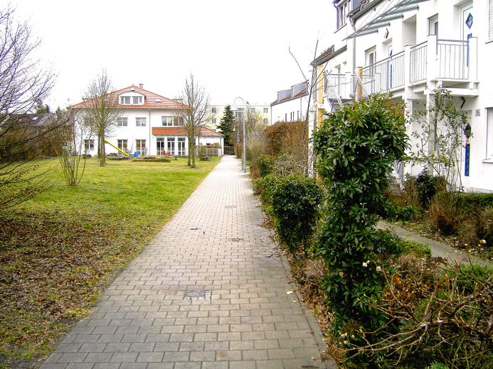 Vor dem Haus