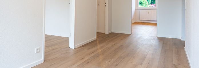 Świeżo wyremontowane 3-pokojowe mieszkanie w centralnej lokalizacji, gotowe do zamieszkania i bez prowizji na sprzedaż – Flur