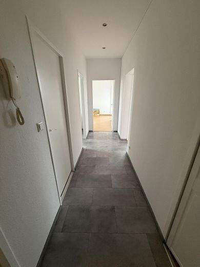 Top-Lage & Weitblick am Fennsee: Helle, bezugsfreie 2-Zimmer-Wohnung. Für Selbstnutzer oder Anleger – Flur