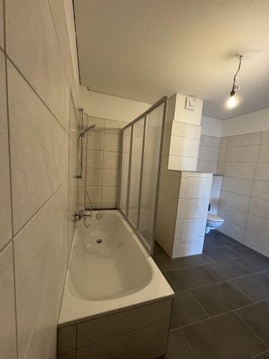 Helle, geräumige und frisch sanierte 2,5 Zimmer-Dachgeschosswohnung – Foto 3