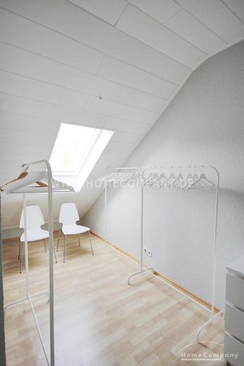 Bockenheim (8064303) Helle möblierte Dachwohnung in guter Lage – 037955a9d7b2d9448e2e63496234d9200ac72345.jpg
