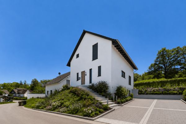 Modernes KfW-55-Einfamilienhaus mit Süd-Garten und Effizienzklasse A+ in Oberwiehl