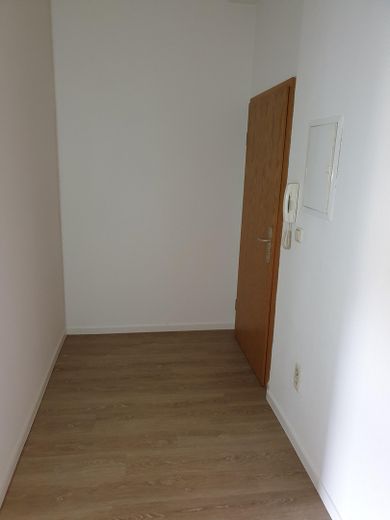 Stijlvol gerenoveerd 1-kamerappartement op een centrale locatie in Johannesvorstadt – Flur