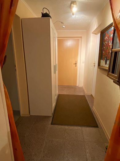 Gepflegte 4‑Zimmer‑Doppelhaushälfte | 110 m² | Vollkeller mit Nutzfläche 55 m² | Südterrasse – Kellergang