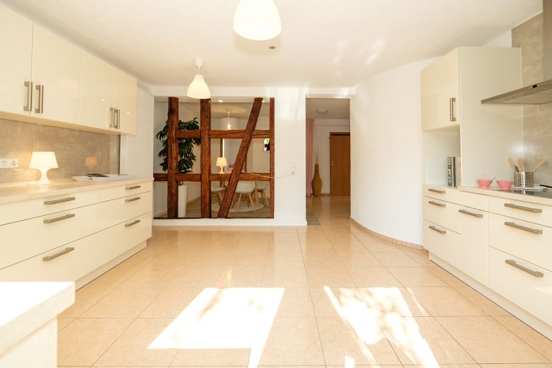 Wunderschönes Einfamilienhaus mit Anliegerwohnung  -  Provisionsfrei! – Wohnküche EG (II | ursprüngl.)