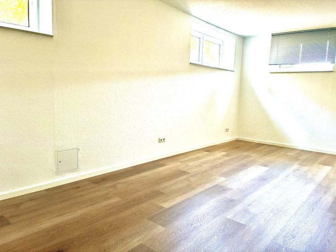 Neu renovierte EG-Wohnung mit Garten, Terrasse und Stellplatz in Neu-Anspach – weiteres Zimmer