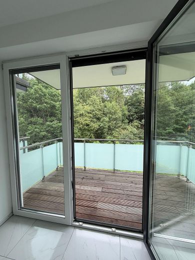 Licht. Design. Wohnkomfort. | Moderne Neubauwohnung mit Stellplatz – Foto 2