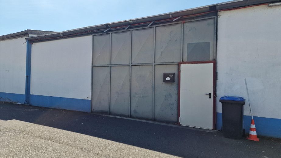 450 m² – 900 m² Lagerhalle mit Büro, Kühl- & Tiefkühlhaus – ab sofort in Köln – Hallen Eingang