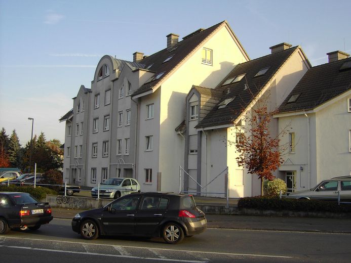 Helle, gemütliche 3-Zi.-Wohnung zentral in Usingen – Hausansicht