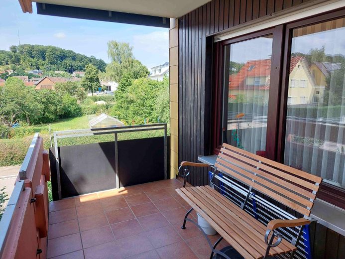 Freundliche 4-Zimmer Wohnung mit TG-Stellplatz in Steinheim am Albuch – Südbalkon