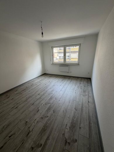 Gerenoveerd 2-kamerappartement met balkon en inbouwkeuken – Foto 6