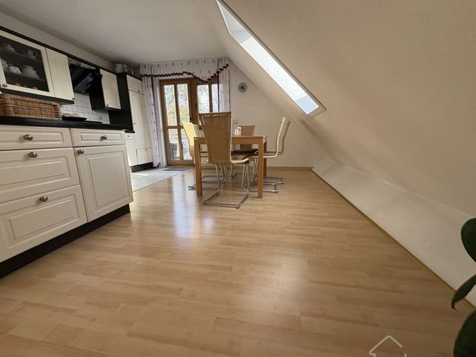 Feucht Clever kaufen statt hohe Mieten zahlen!! Gepflegte 3 Zimmer DGW mit 2 Balkone u. Stellplatz – ETW Neda Feucht 037