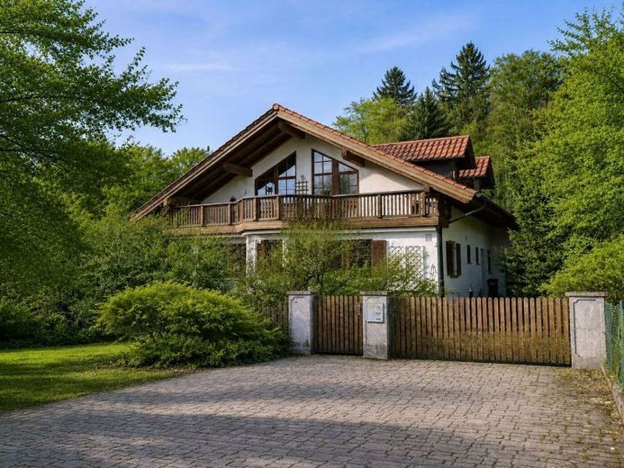 Attraktives Zweifamilienhaus in ruhiger Lage in Tutzing-Kampberg – Foto 1