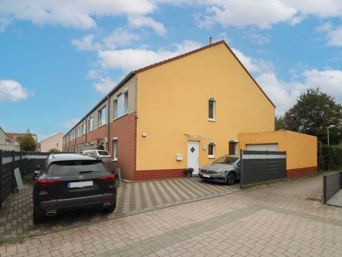 Krefeld - Benrad के लोकप्रिय आवासीय क्षेत्र में गैरेज और पार्किंग स्थानों वाला छोर का Reihenhaus – फोटो 1