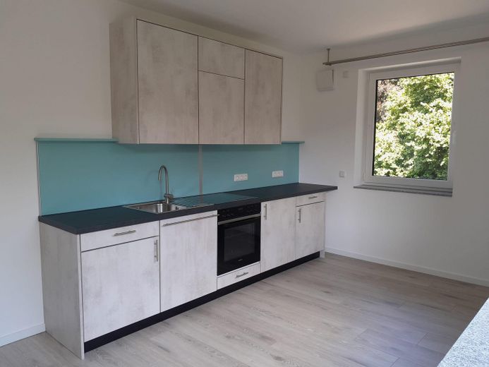 First occupancy after complete renovation/bright apartment approx. 43 m²/in the greenery with balcony/6 min walk to Westpark – Küche