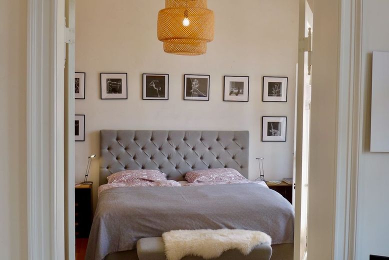 Sanierte bezugsfertige Villa mit Weitblick für Eigennutzung und/oder Kapitalanlage – Balkonzimmer im OG