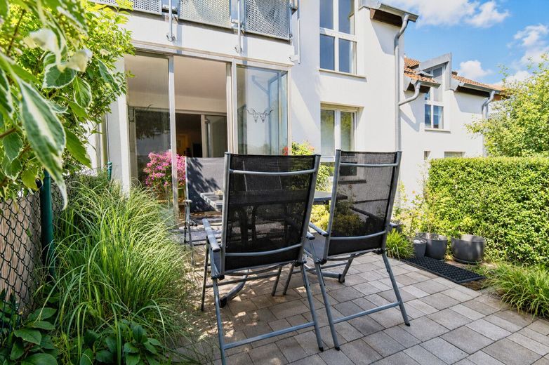 Süße Maisonette, eigener Eingang, mit Gärtchen und 2 Stellplätzen – Wunderschöne Terrasse