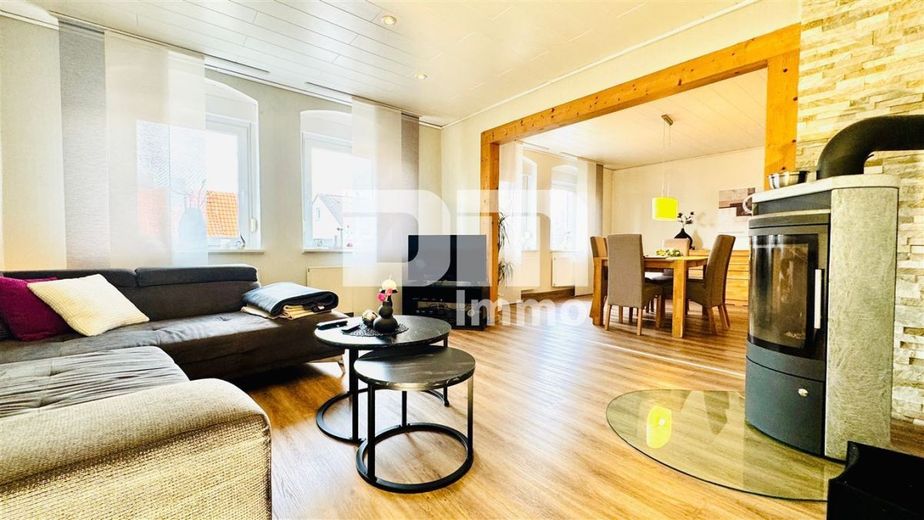 (R)eserviert!Ein- bis Zweifamilienhaus mit 2 Terrassen und Garage – OG Wohn / Esszimmer offen / Kamin