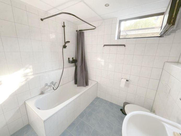 Mooi lichte 2-kamerwoning in Karlsruhe met inbouwkeuken en eigen ingang – Foto 9