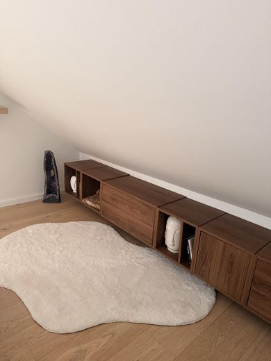 Exklusive neuwertige Traumwohnung: Klimatisiert, voll möbeliert - – Haupt-Schlafzimmer Stauraum
