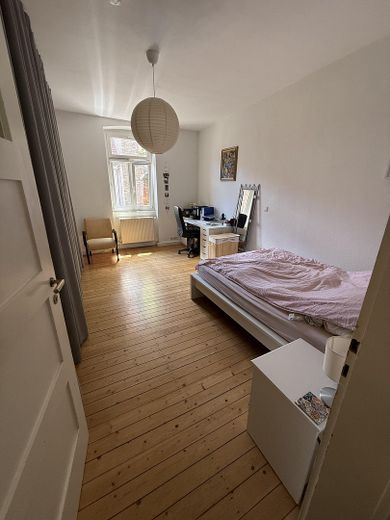 Großzügiges Schlafzimmer
